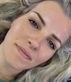 Wenkbrauwen tatoeren en permanente make up