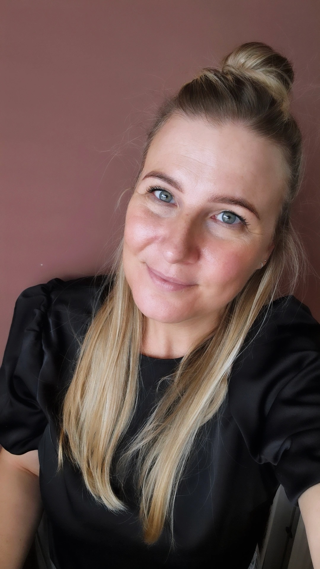 Joyce Bisschop eigenaar en Trainer van permanente make up behandelingen en permanente make up opleidingen bij Moments Bodycare